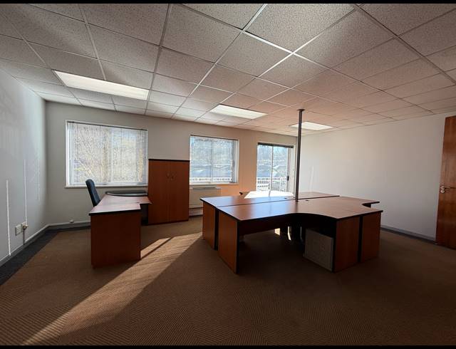 97M² OFFICE FOR SALE IN WOODMEAD